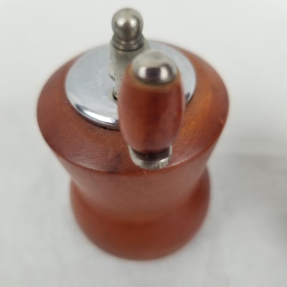 Vintage Wood Salt & Pepper shakers - Picture 7 of 12